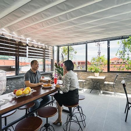 Narcissus Hotel & Apartment Hanoi Exteriör bild